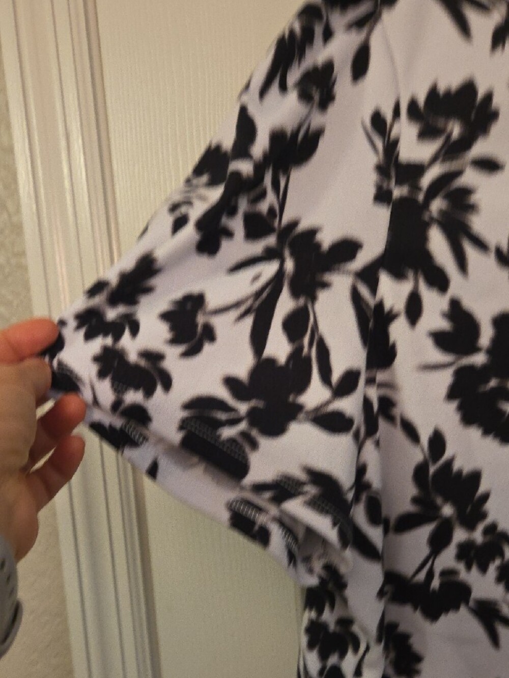 Liz Claiborne White Short-Sleeve Top with Black Floral Print XXL - Picture 4 of 12